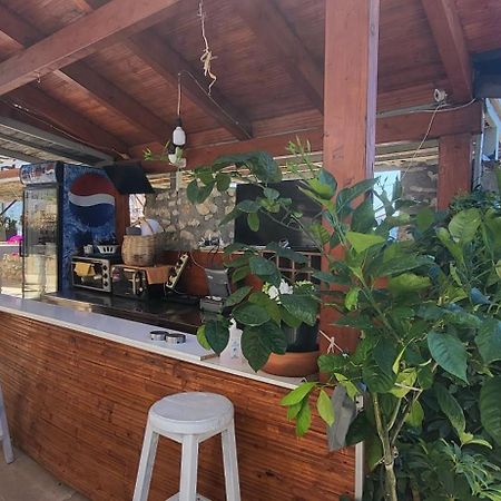 Jon Rooms Himare Ngoại thất bức ảnh