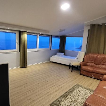 Jon Rooms Himare Ngoại thất bức ảnh