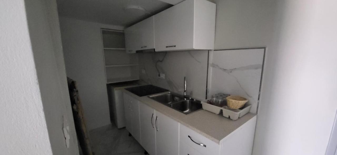 Jon Rooms Himare Ngoại thất bức ảnh