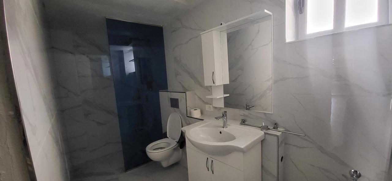 Jon Rooms Himare Ngoại thất bức ảnh