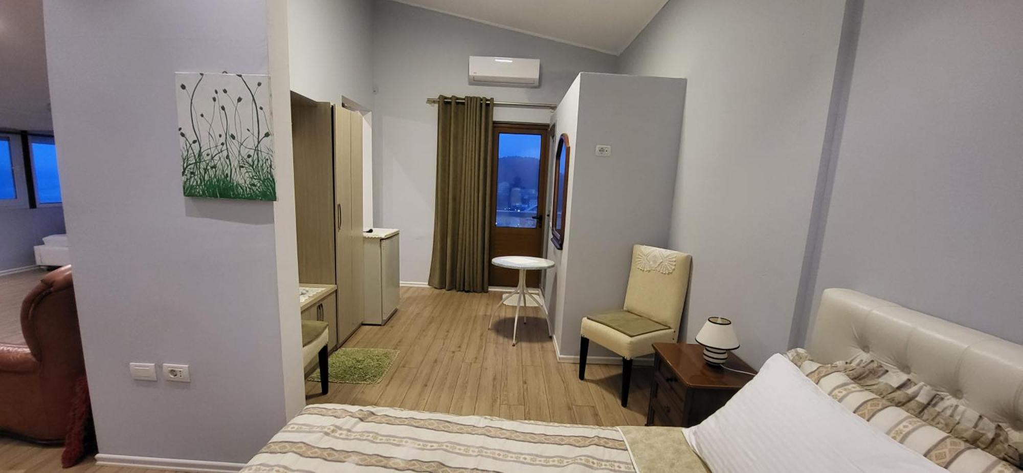 Jon Rooms Himare Ngoại thất bức ảnh