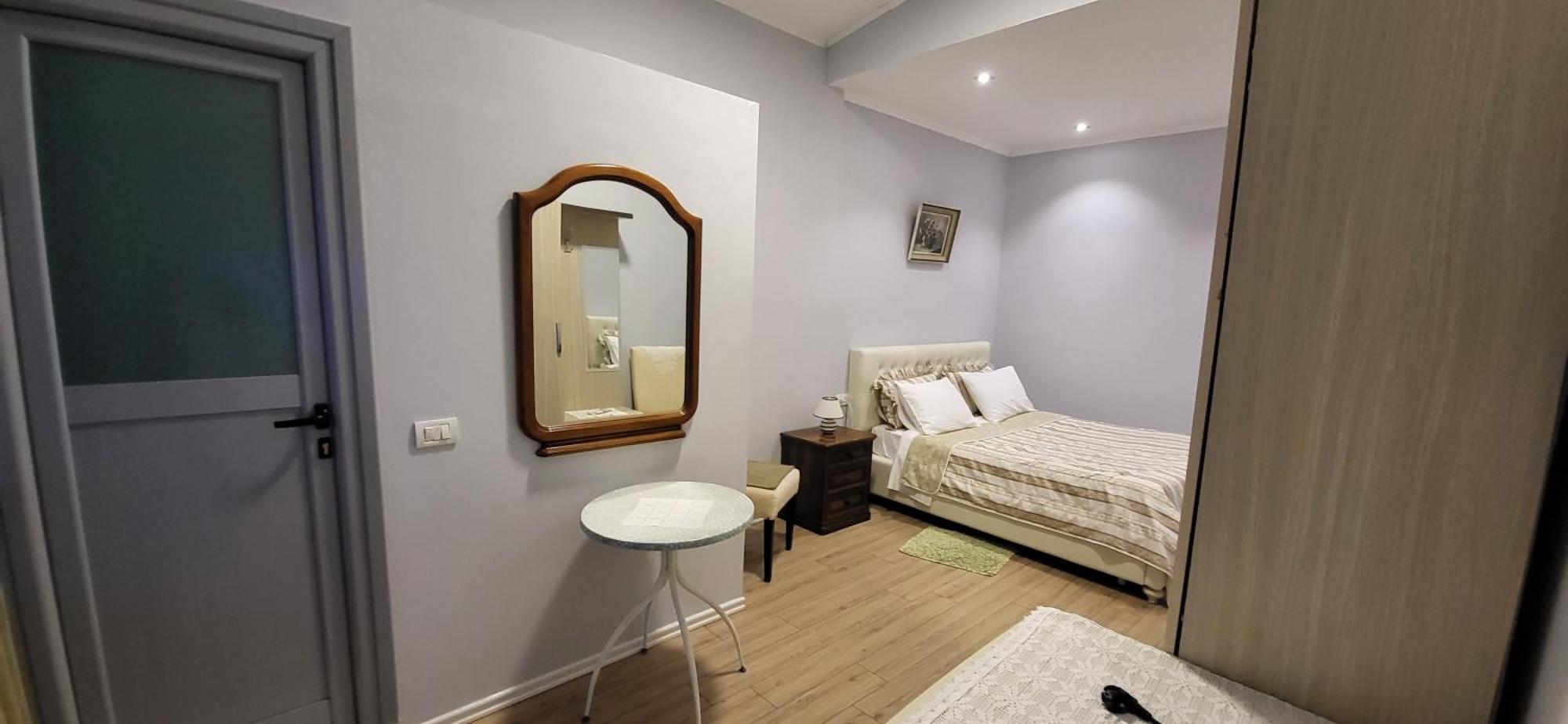 Jon Rooms Himare Ngoại thất bức ảnh